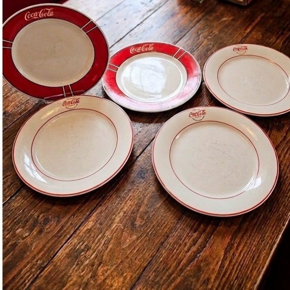 Vintage Coca-Cola Gibson Housewares Dinner Plates Set of 5 Red White 1996 Retro